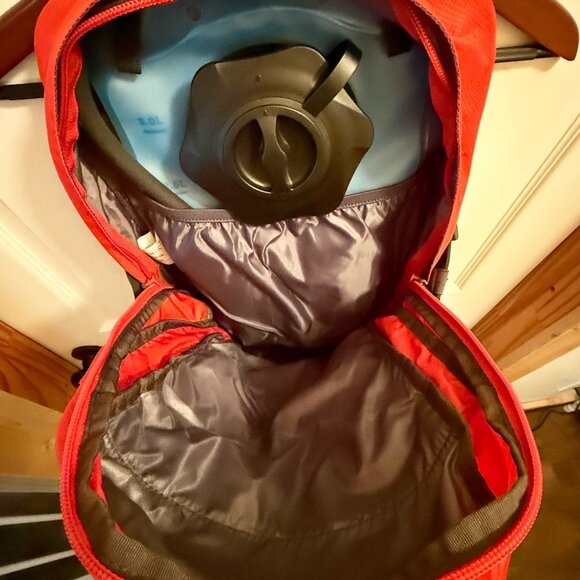 Alps Mountaineering Hydro Trail 17 Chili Backpack - Picture 4 of 5